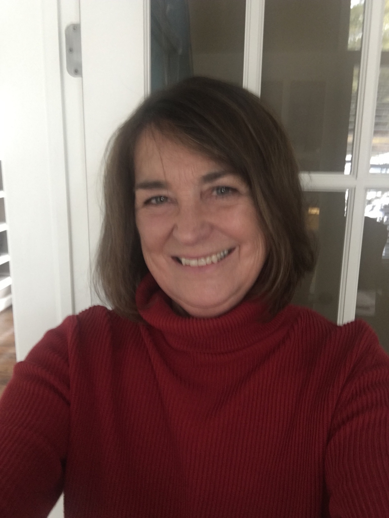 A person smiling for the cameraDescription automatically generated with medium confidence